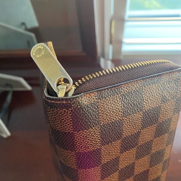 SOLD Authentic Louis Vuitton Zippy Compact Wallet - Picture 10 of 10